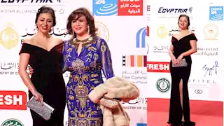 إلهام شاهين وابنة شقيقتها تخطفان الأنظار على السجادة الحمراء بافتتاح القاهرة السينمائي (صور)