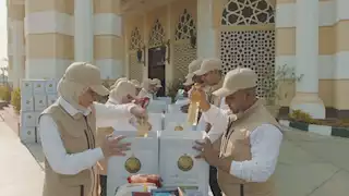 "بيت الزكاة" يرسل 15 طن مواد غذائية لإغاثة الشعب اللبناني