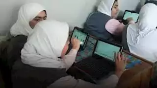 مش عايزينه.. أولياء أمور يناشدون "التعليم" إلغاء التابلت وعودة الكتب المدرسية