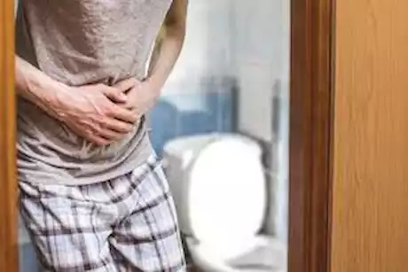  متاخدش الموبايل،طبيب يحذر من طول مدة الجلوس بالمرحاض