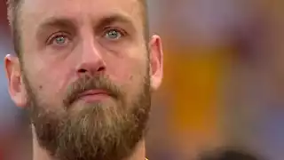 "بعد إقالته من روما".. دي روسي مرشح للعمل بالدوري الإنجليزي