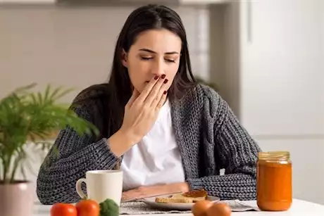 لماذا تسعل بعد الأكل؟.. إليك أسبابه