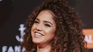 رنا رئيس تخطف الأنظار في أحدث ظهور.. ونجوم الفن يعلقون (صور)