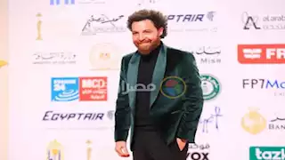 بعد اتهامه بالتحرش بفتاة أجنبية.. 20 صورة لـ محمود حجازي مع نجوم الفن