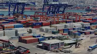 40 سفينة على الأرصفة.. نشاط ملحوظ في حركة البضائع بميناء الإسكندرية