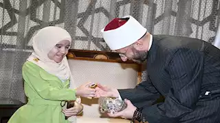 حفظت القرآن في سن الخامسة.. وزير الأوقاف يستقبل طفلة موهوبة من ذوي الهمم - صور
