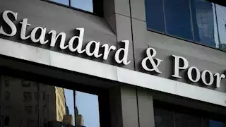 تحسن تدفقات النقد الأجنبي.. لماذا رفعت "ستاندرد آند بورز" تصنيف مصر؟   