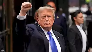 وصلت حد الضرب بالأيدي والشتائم.. مشاحنات داخل فريق ترامب الانتقالي  