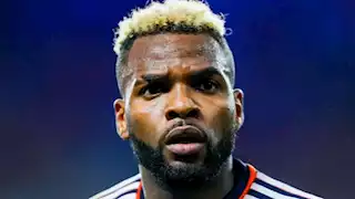 "لا تصدقوا".. آرون بوبيندزا يرد على بيان عقوبة رابيد بوخارست