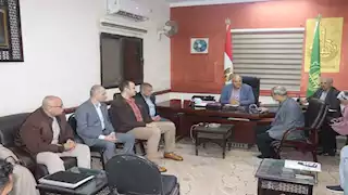 وعد بحل المشاكل.. محافظ القليوبية يستمع لمطالب أهالي قرية بلقس -صور