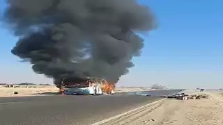 تفحم أتوبيس بالكامل على الطريق الصحراوي في الأقصر.. ونجاة 46 راكبًا بأعجوبة