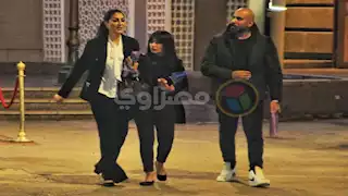 بعد تعرضها لكسر بقدمها.. أول ظهور لـ وفاء عامر بعزاء زوج بدرية طلبة (صور)