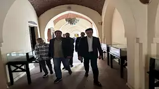 وزير الثقافة يتفقد مركز الحرف التراثية.. ويوجه بوضع خطة لتسويق المنتجات