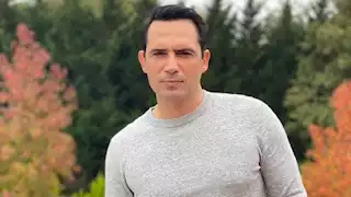 ظافر عابدين بإطلالة أنيقة في ختام مهرجان البحر الأحمر بالسعودية