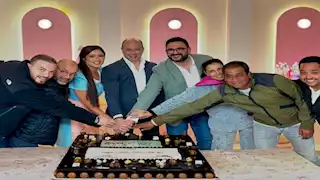 "هتكسروا الدنيا".. نجوم الفن يهنئون ياسمين عبدالعزيز وأكرم حسني على فيلم "زوجة راجل مش مهم"