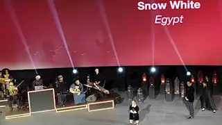 بطلة "سنو وايت" مريم شريف تفوز بجائزة اليسر لأفضل ممثلة في مهرجان البحر الأحمر السينمائي