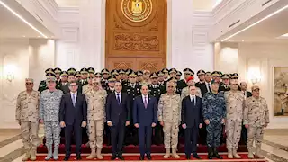 عمرو أديب: صورة لقاء الرئيس مع قادة القوات المسلحة رسالة بأن هذا بلد قوي