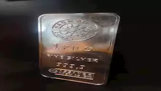 الفضة تقفز  إلى أعلى مستوى تاريخي لها منذ 45 عاما.. فما الأسباب؟