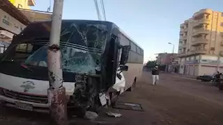 الميني باص هشّم تروسيكل وكسر العمود.. ارتفاع ضحايا حادث البحيرة إلى 5 وفيات- صور