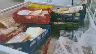 حملة تموينية بالأقصر تكشف مخالفات في مخابز وتجار أطعمة مجمدة -صور