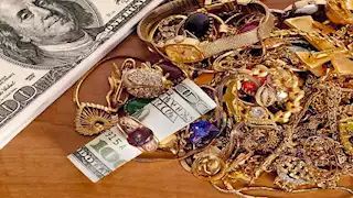 امرأة تزوجت 6 رجال وهربت بالنقود والمجوهرات.. لن تتوقع ما حدث لها 