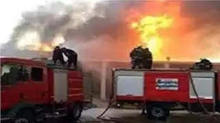   6 سيارات إطفاء تخمد نيران مصنع سرنجات طبية بأكتوبر