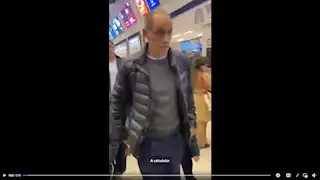 صور وفيديو| جمال مبارك يظهر برفقة نجلَيه بالسينما.. ماذا قال للمواطنين؟