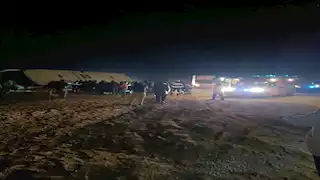 تصادم 11 سيارة وأتوبيس.. أوناش المرور ترفع حطام حادث طريق السويس