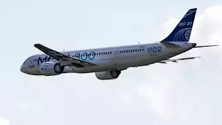  مناورة مفاجئة تنقذ طائرة ركاب أميركية من كارثة وشيكة (فيديو)