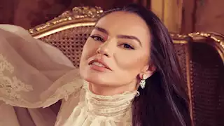 شريهان تحتفل بوضع صورتها على طريق المتحف المصري الكبير