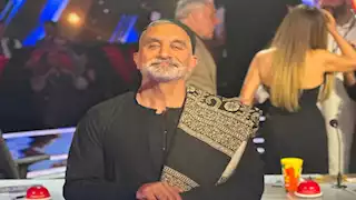 ماذا قال باسم يوسف عن ارتدائه جلباب صعيدي في "Arabs Got Talent" ؟ 