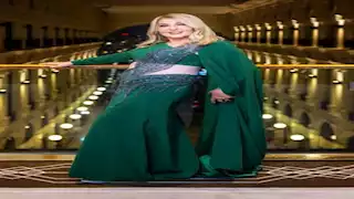 نادية الجندي تلفت الأنظار في افتتاح مهرجان البحر الأحمر.. والجمهور يعلق