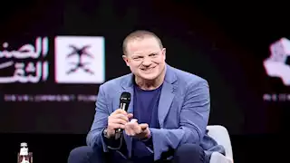 بالصور| برندان فريزر يلتقي جمهور مهرجان البحر الأحمر السينمائي ويخضع لجلسة تصوير 