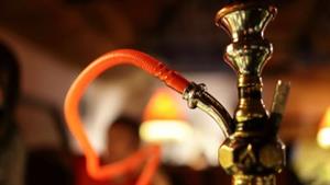 خدعوك فقالوا أفضل من السجائر.. هذا ما يحدث لجسمك عند تدخين الشيشة