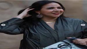 إيمي سمير غانم تخطف الأنظار بـ "حقيبة" تحمل صورة والدها