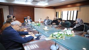 استعدادًا للشهر المبارك.. محافظ سوهاج يبحث إقامة معارض "أهلا رمضان" 