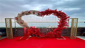 ورود وقلوب.. كافيهات السويس تتنزين لاستقبال روادها بمناسبة عيد الحب - صور