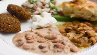 4 أضرار يسببها تناول الفول والطعمية وتحذير لمرضي الكلي والقولون