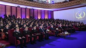 وزير الداخلية يكرم أسر الشهداء والمصابين والمتميزين من رجال الشرطة 