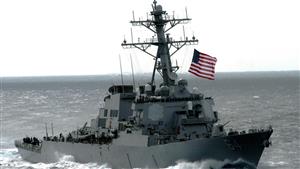 بينهم مُدمّرة أمريكية.. الحوثيون يستهدفون 3 سفن بخليج عدن والمحيط الهندي