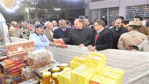 لحوم وسكر وزيت.. محافظ أسيوط يفتتح معرض "أهلا رمضان"- صور