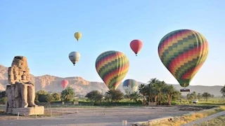 ‬بسبب سرعة الرياح.. وقف رحلات البالون الطائر في سماء الأقصر