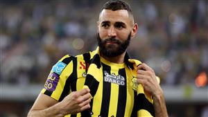 "تتصرف كطفل".. كريم بنزيما يثير الجدل بالرد على أحد المشجعين (صورة)