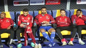 دكة بدلاء الأهلي في مباراة إنبي بالدوري المصري