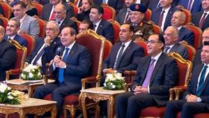 السيسي ممازحًا الأمهات المصرية: متحطوش سكر كتير على الكنافة