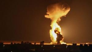 المرصد: انفجارات ناجمة عن ضربات إسرائيلية بجنوب غرب دمشق