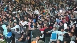 بالفيديو والصور.. تشييع جنازة آخر 3 من ضحايا معدية الجيزة في كفر الشيخ 