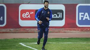محمد الشناوي يؤدي تدريبات الجري على هامش مران الفريق