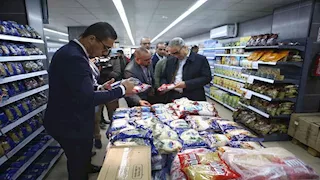 خبير اقتصادي: الحملات الرقابية تلعب دورًا حاسمًا في كبح جماح بعض التجار