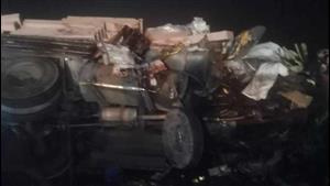 إصابة شخصين في تصادم سيارتين نقل بطريق الكريمات